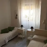 Con Patio Cerca Mezquita דירה