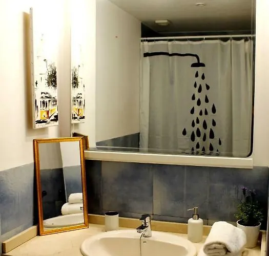 Con Patio Cerca Mezquita Apartment