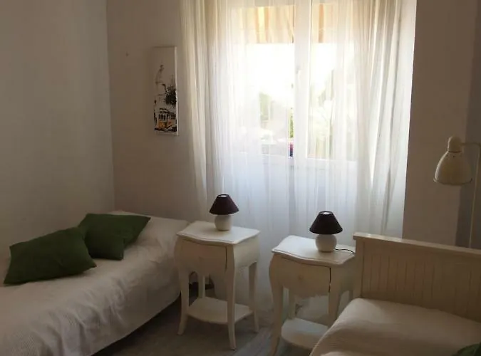 Con Patio Cerca Mezquita דירה